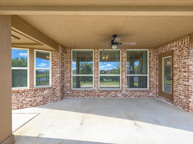 909 Longhorn Drive, Aubrey, TX 76227