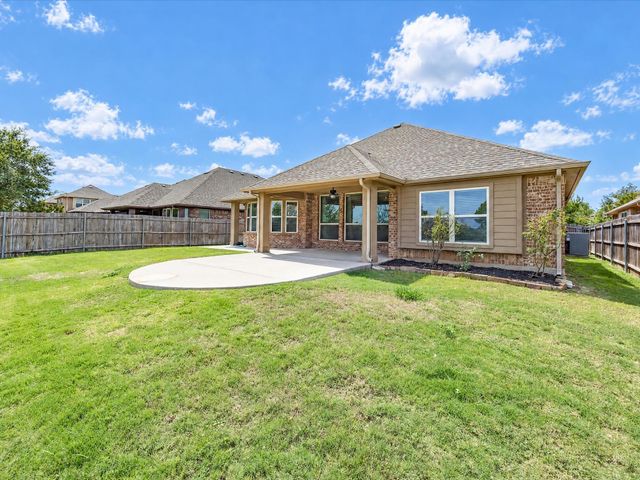 909 Longhorn Drive, Aubrey, TX 76227
