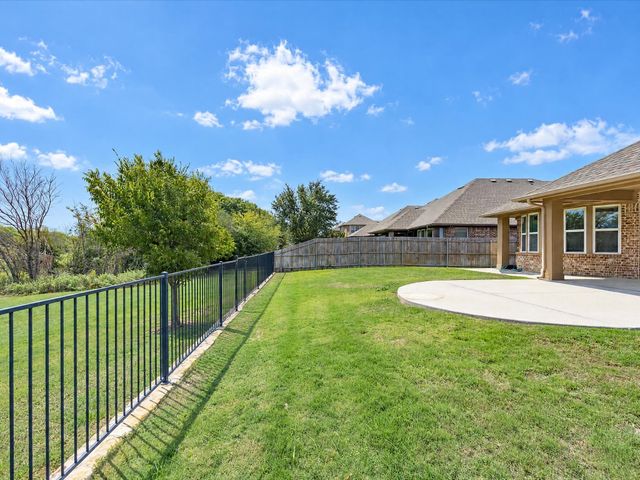 909 Longhorn Drive, Aubrey, TX 76227