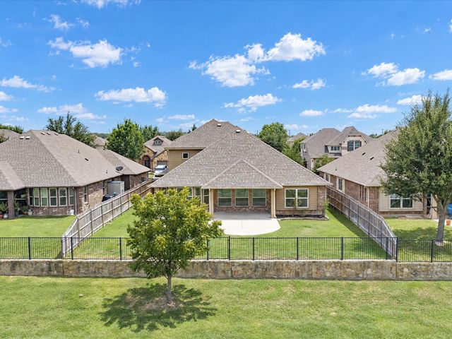909 Longhorn Drive, Aubrey, TX 76227