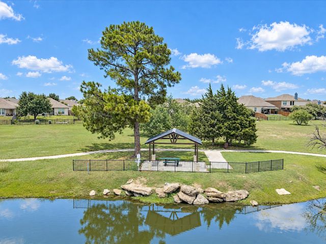 909 Longhorn Drive, Aubrey, TX 76227