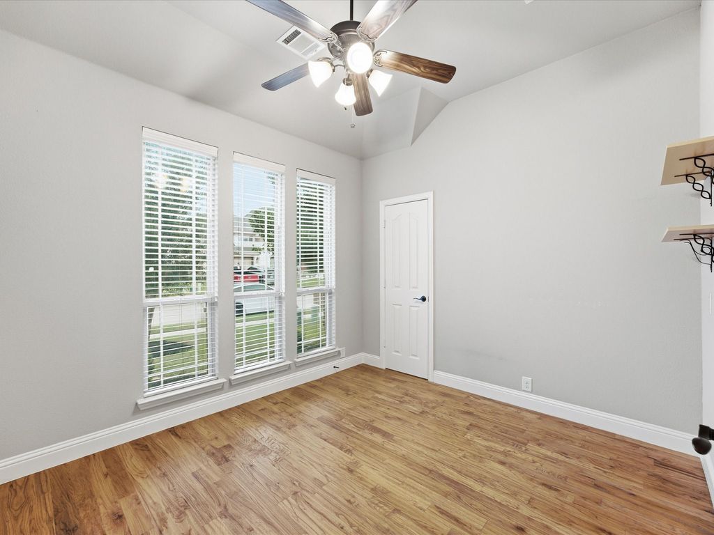 909 Longhorn Drive, Aubrey, TX 76227 — photo 5