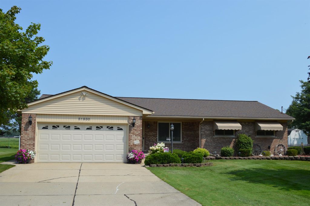 51930 North Avenue, Macomb Twp, MI 48042