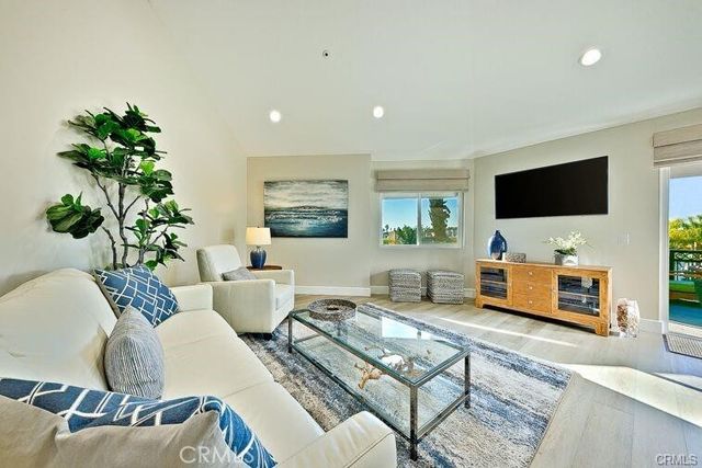420 Lake 301, Huntington Beach, CA 92648