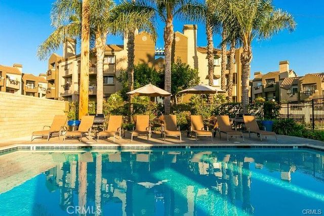 420 Lake 301, Huntington Beach, CA 92648