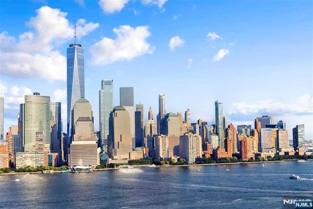 2 2nd Street 1704, Jersey City, NJ 07302