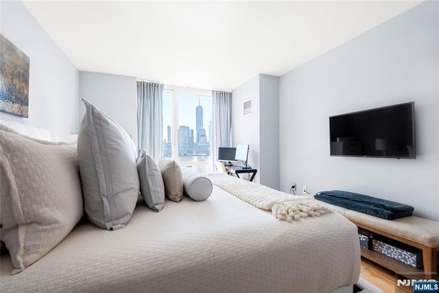 2 2nd Street 1704, Jersey City, NJ 07302