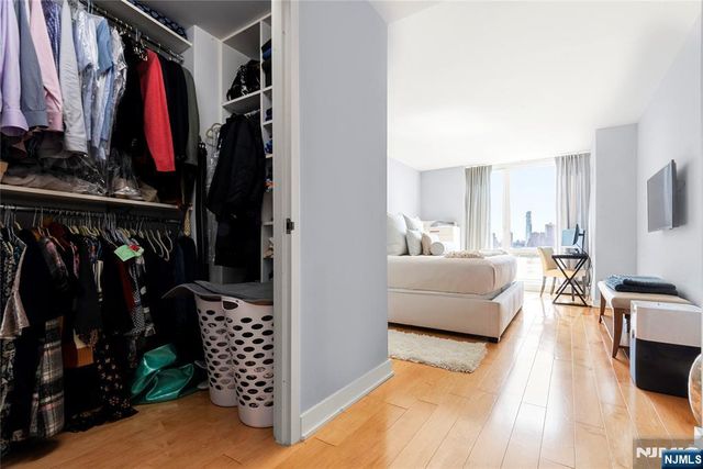 2 2nd Street 1704, Jersey City, NJ 07302