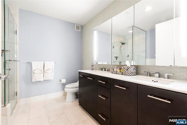 2 2nd Street 1704, Jersey City, NJ 07302