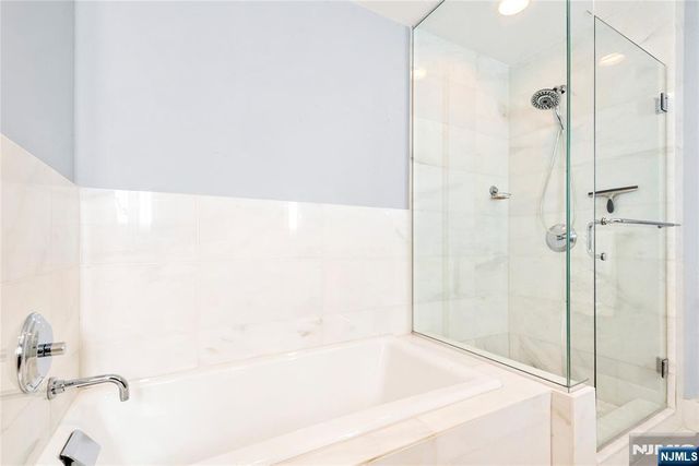 2 2nd Street 1704, Jersey City, NJ 07302