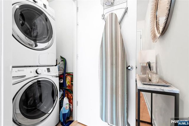 2 2nd Street 1704, Jersey City, NJ 07302