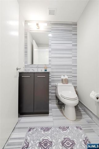 2 2nd Street 1704, Jersey City, NJ 07302