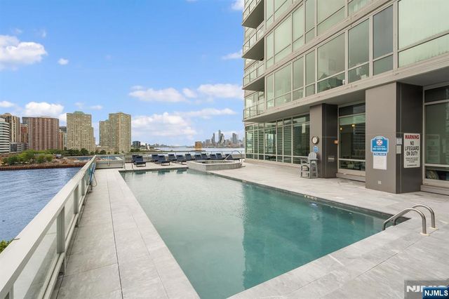 2 2nd Street 1704, Jersey City, NJ 07302