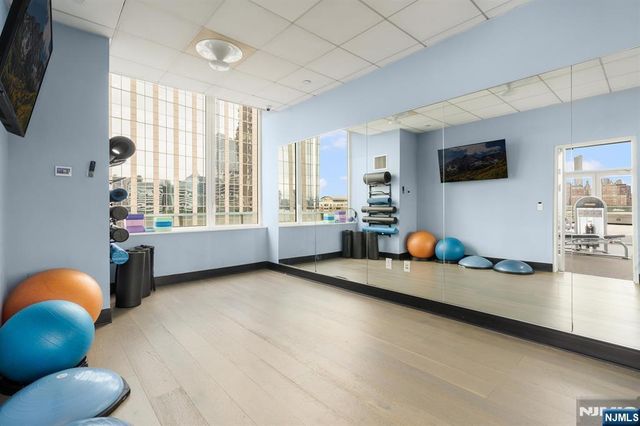 2 2nd Street 1704, Jersey City, NJ 07302