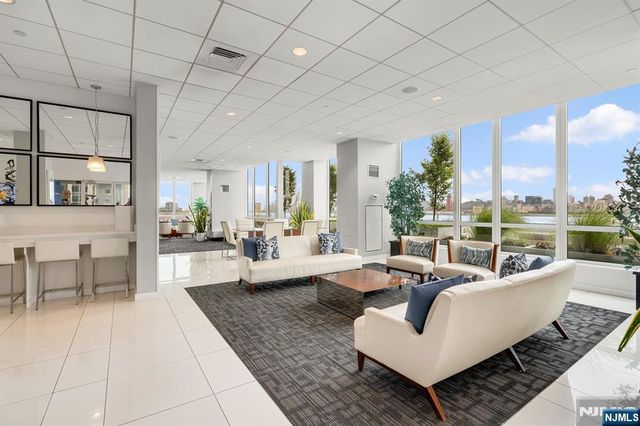 2 2nd Street 1704, Jersey City, NJ 07302