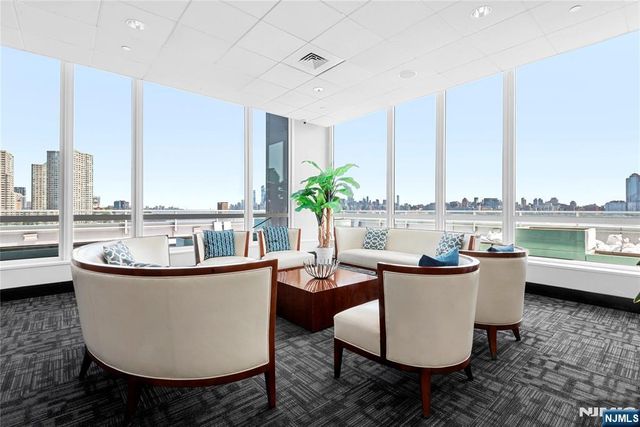 2 2nd Street 1704, Jersey City, NJ 07302