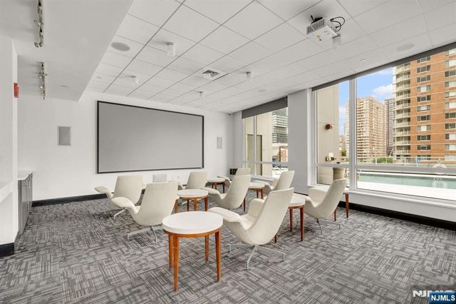 2 2nd Street 1704, Jersey City, NJ 07302