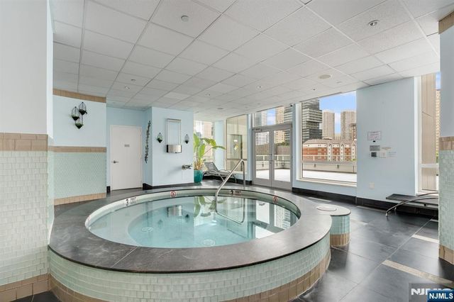 2 2nd Street 1704, Jersey City, NJ 07302