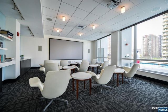 2 2nd Street 1704, Jersey City, NJ 07302