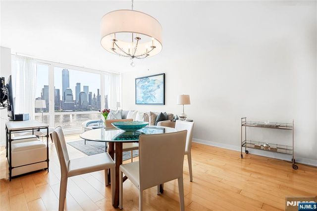 2 2nd Street 1704, Jersey City, NJ 07302