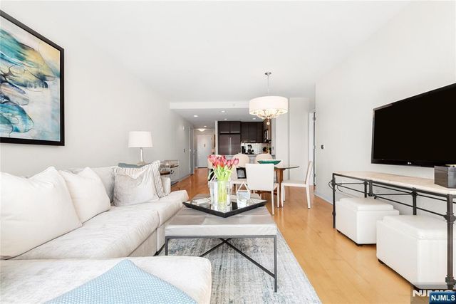 2 2nd Street 1704, Jersey City, NJ 07302