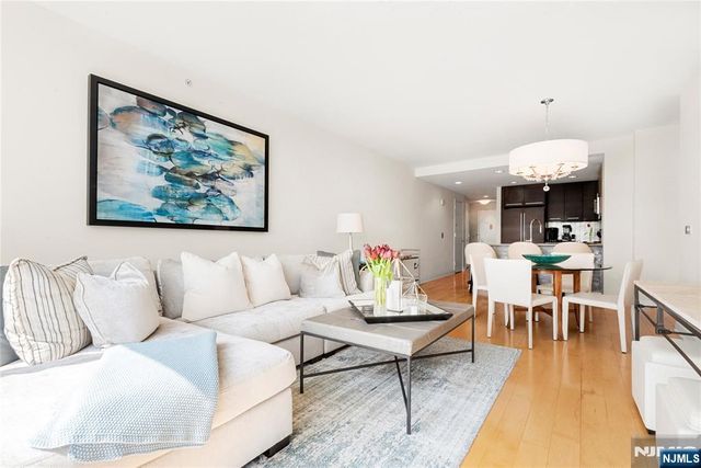 2 2nd Street 1704, Jersey City, NJ 07302