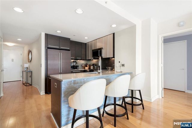 2 2nd Street 1704, Jersey City, NJ 07302
