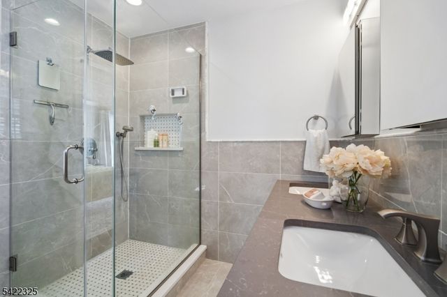 249 Ottawa Ave, Hasbrouck Heights Boro, NJ 07604