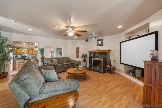 10880 Hess Drive, La Mesa, CA 91941