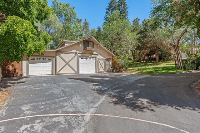 10880 Hess Drive, La Mesa, CA 91941