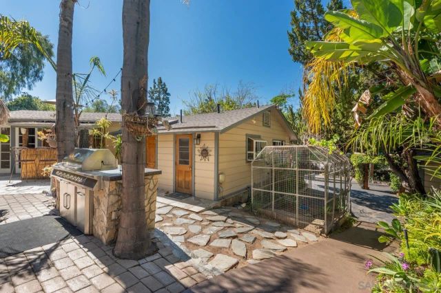 10880 Hess Drive, La Mesa, CA 91941