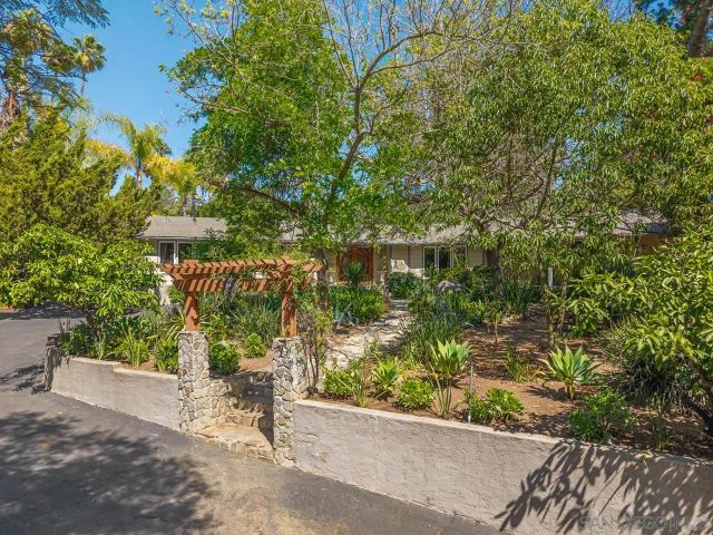 10880 Hess Drive, La Mesa, CA 91941