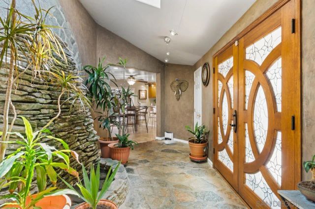10880 Hess Drive, La Mesa, CA 91941