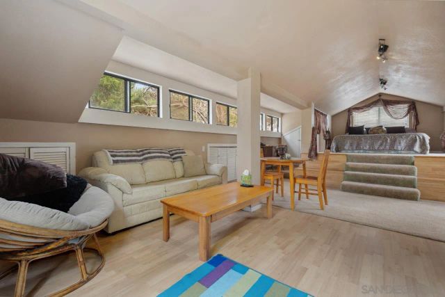 10880 Hess Drive, La Mesa, CA 91941