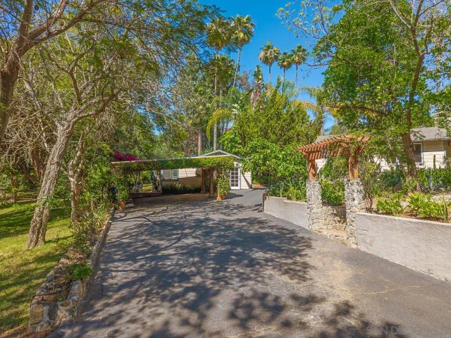 10880 Hess Drive, La Mesa, CA 91941