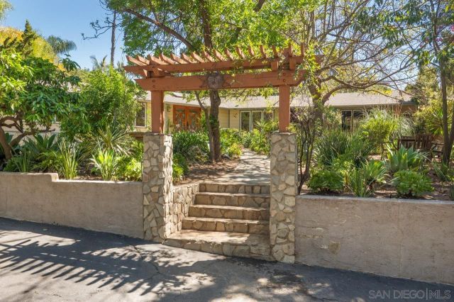 10880 Hess Drive, La Mesa, CA 91941