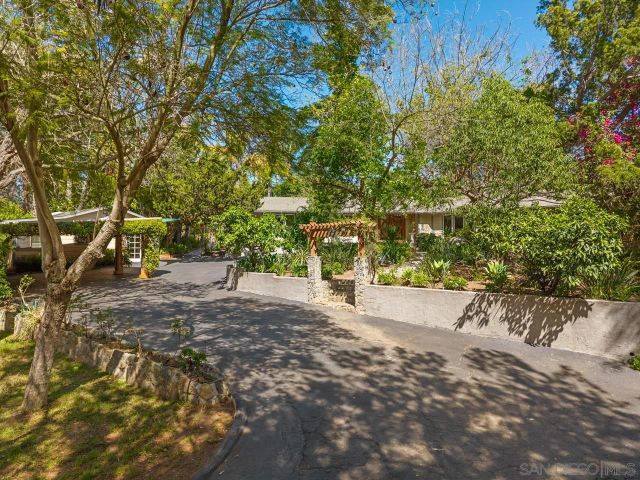 10880 Hess Drive, La Mesa, CA 91941