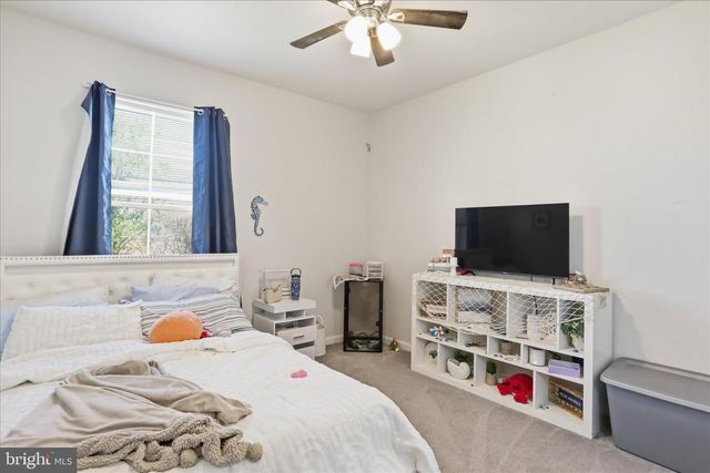 639 BARKSDALE DR, Charles Town, WV 25414