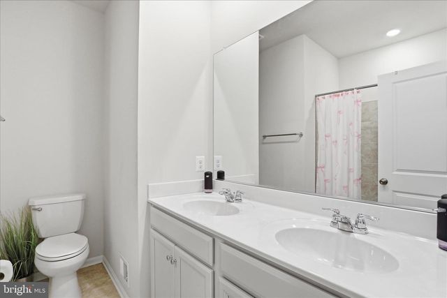 639 BARKSDALE DR, Charles Town, WV 25414