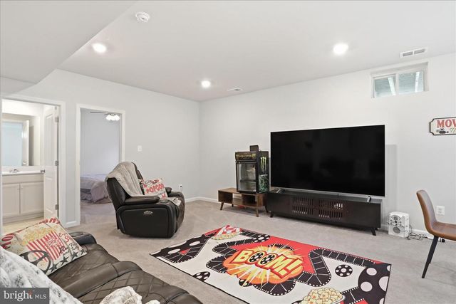 639 BARKSDALE DR, Charles Town, WV 25414