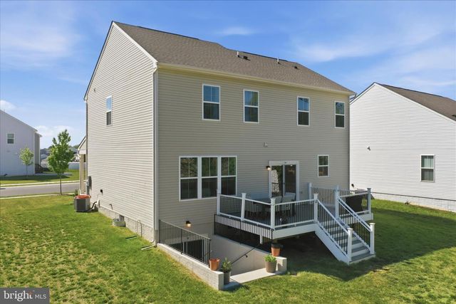 639 BARKSDALE DR, Charles Town, WV 25414