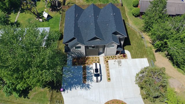 4482 Church St, Greenbrier, TN 37073