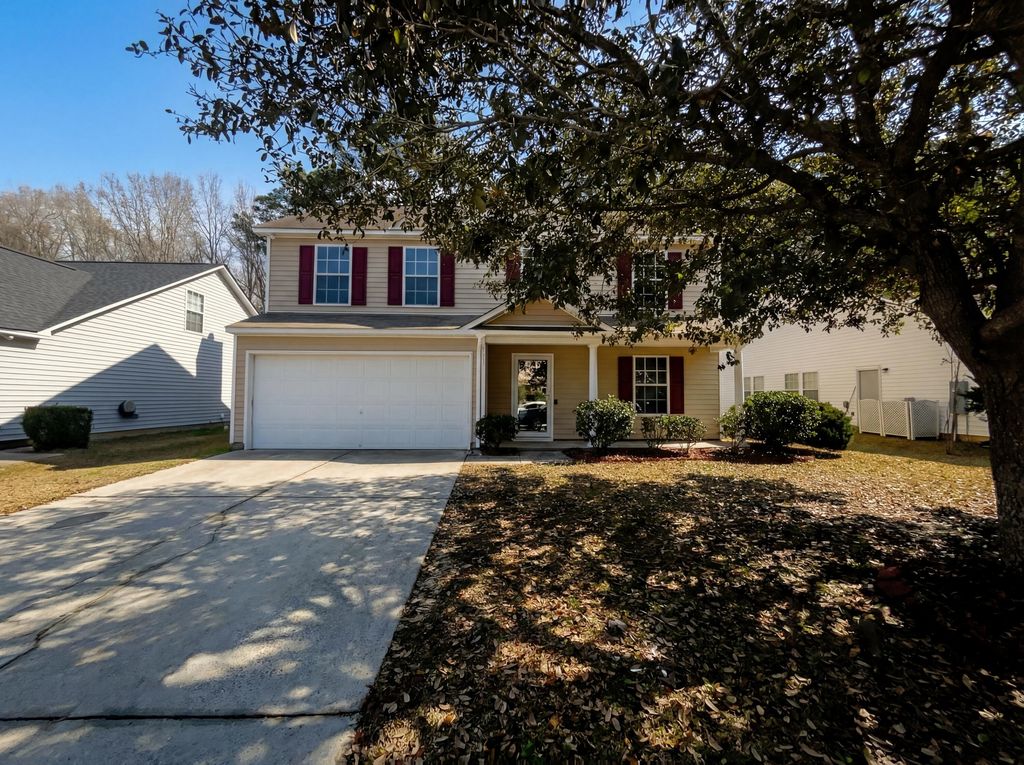 Image 1 of property listing at 318 Aberdeen Circle, Summerville, SC 29483