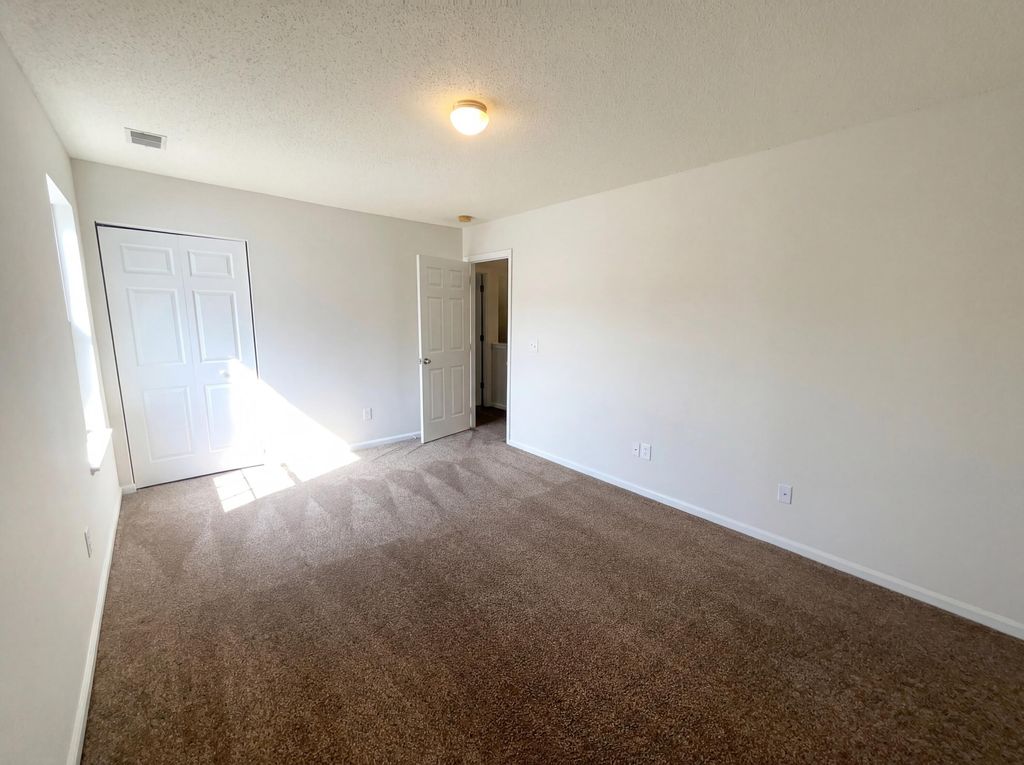 Image 14 of property listing at 318 Aberdeen Circle, Summerville, SC 29483