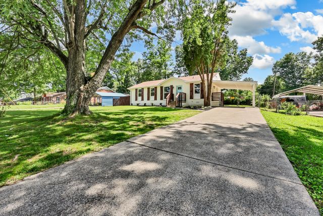 824 Garrettsburg Rd, Clarksville, TN 37042