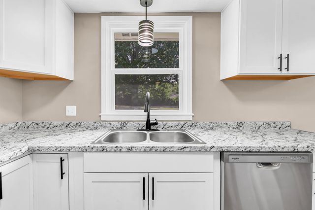 824 Garrettsburg Rd, Clarksville, TN 37042