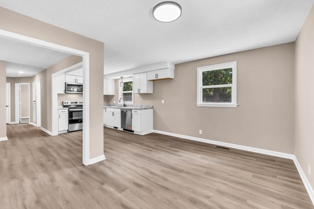 824 Garrettsburg Rd, Clarksville, TN 37042
