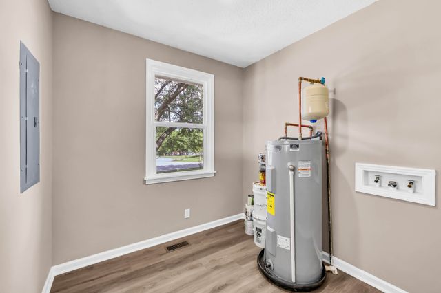 824 Garrettsburg Rd, Clarksville, TN 37042