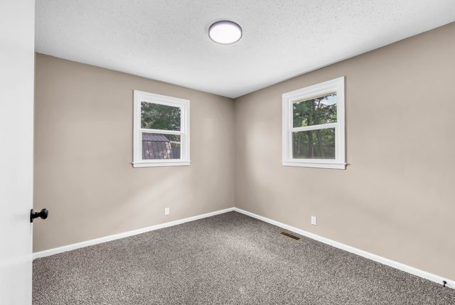 824 Garrettsburg Rd, Clarksville, TN 37042