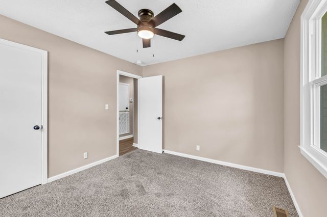 824 Garrettsburg Rd, Clarksville, TN 37042